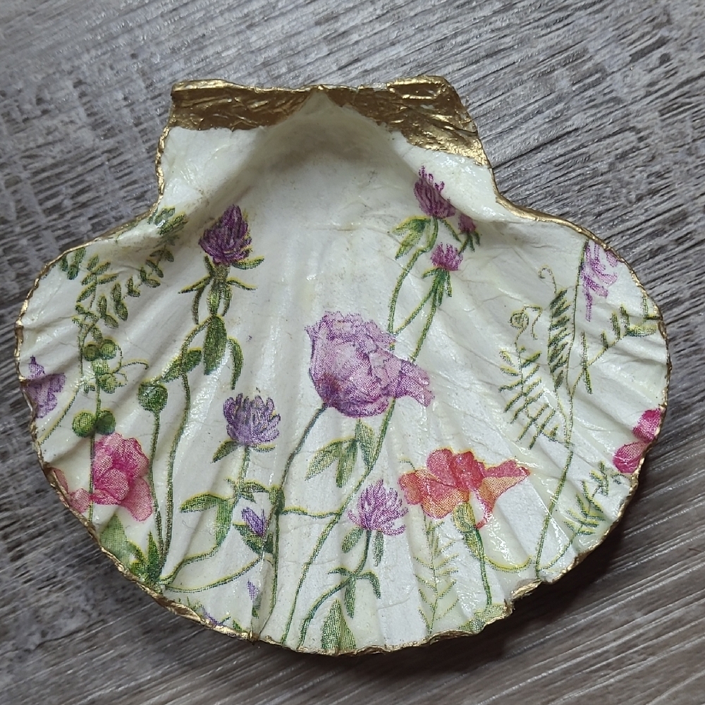 Floral Gold-Trimmed Shell Dish